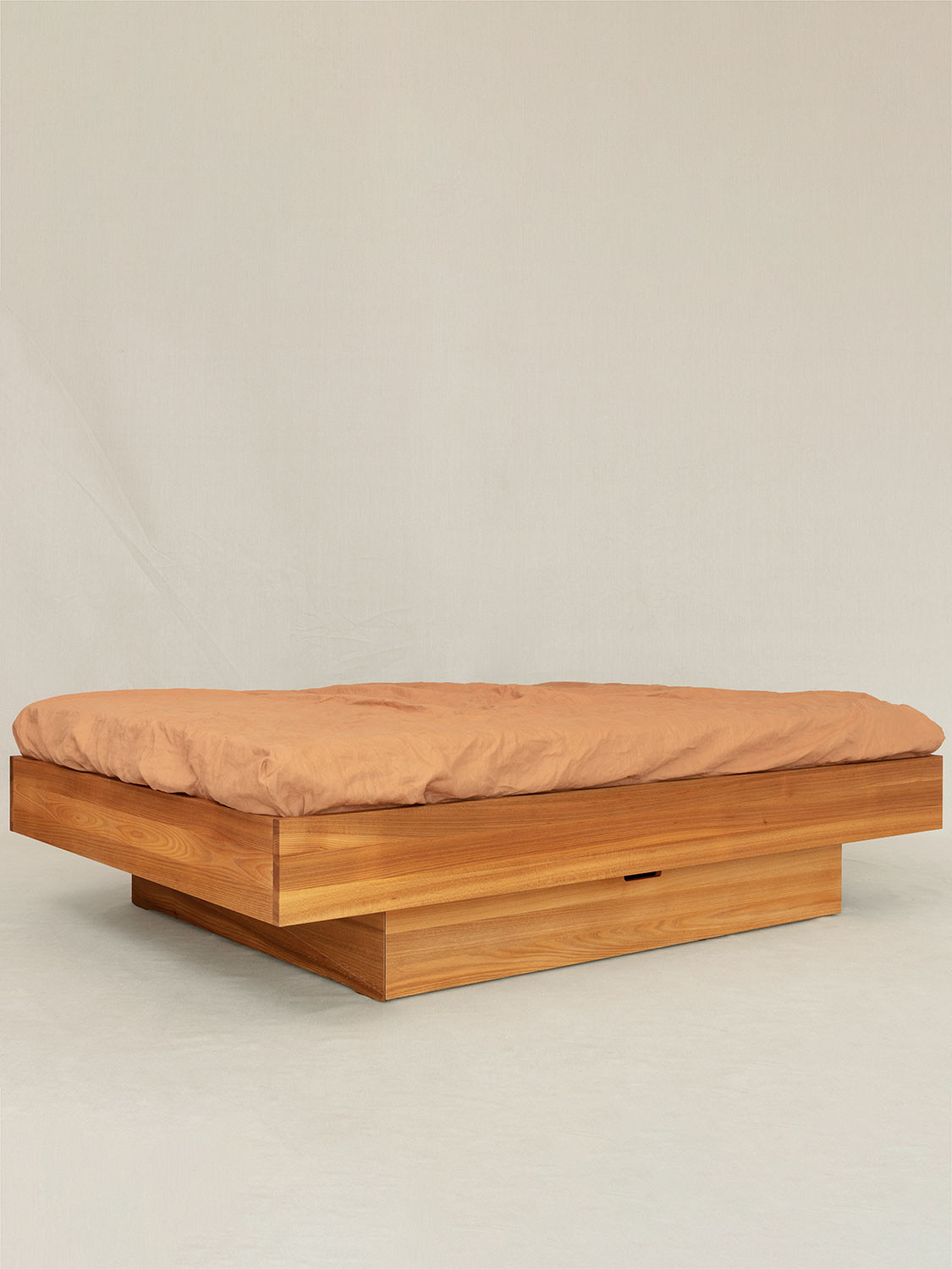 Massivholzbett Avena, Ulme, 160 × 200 cm, Variante mit Bettschublade