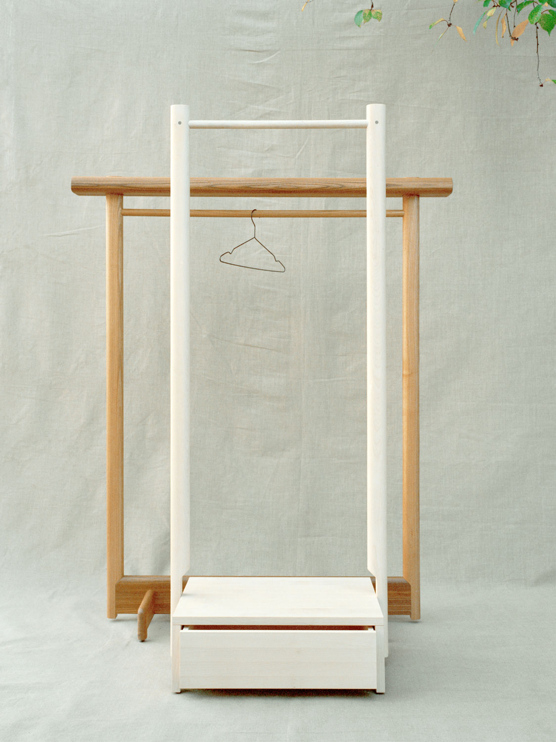 Massivholzgarderobe Etta in Ahorn mit Schublade, ohne &laquo;Hutablage&raquo;, hergestellt in Winterthur