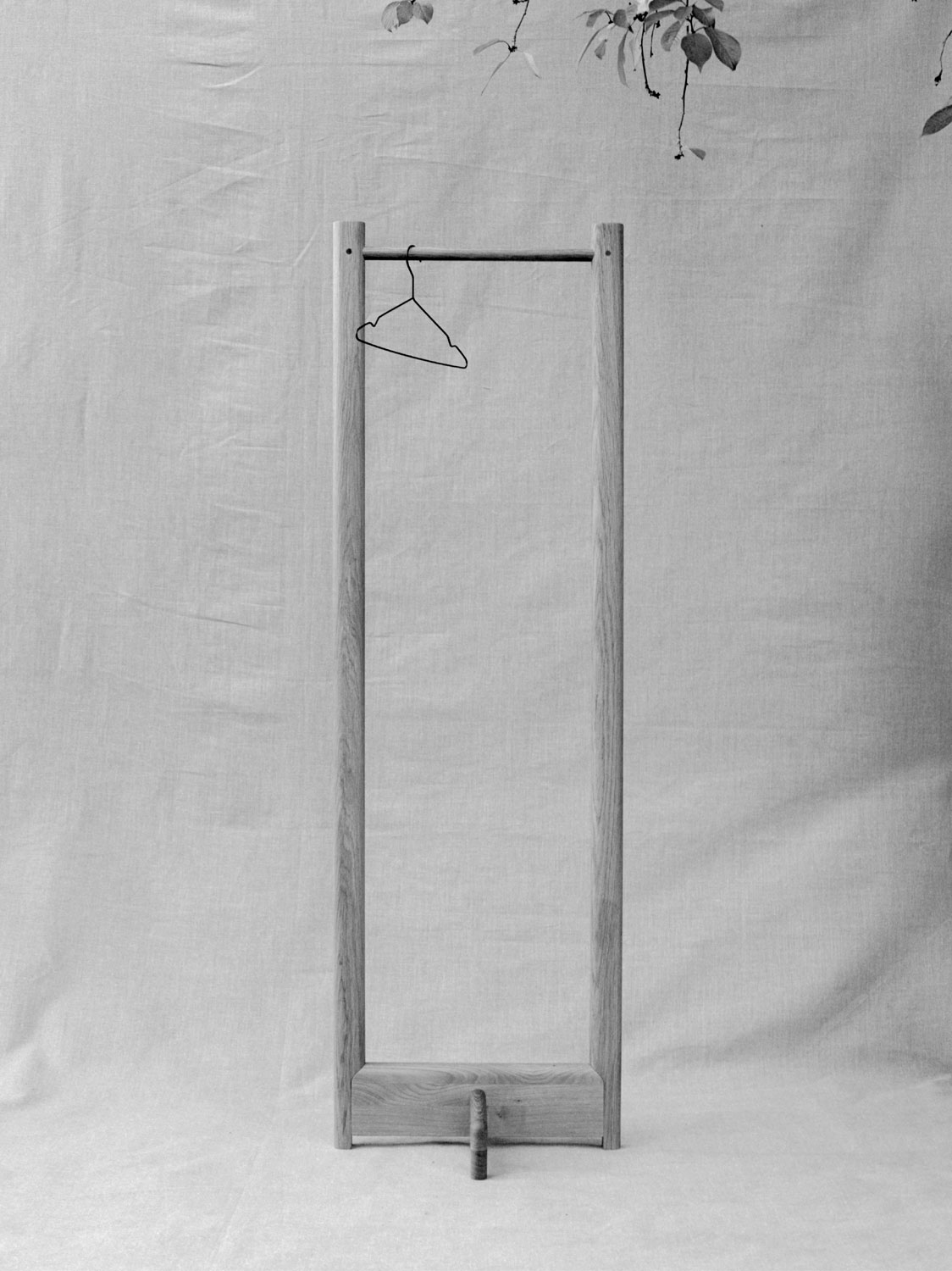 Massivholzgarderobe Etta in Kirschbaum (Massivholz), 54 &times; 173 &times; 44 cm, hergestellt in Winterthur