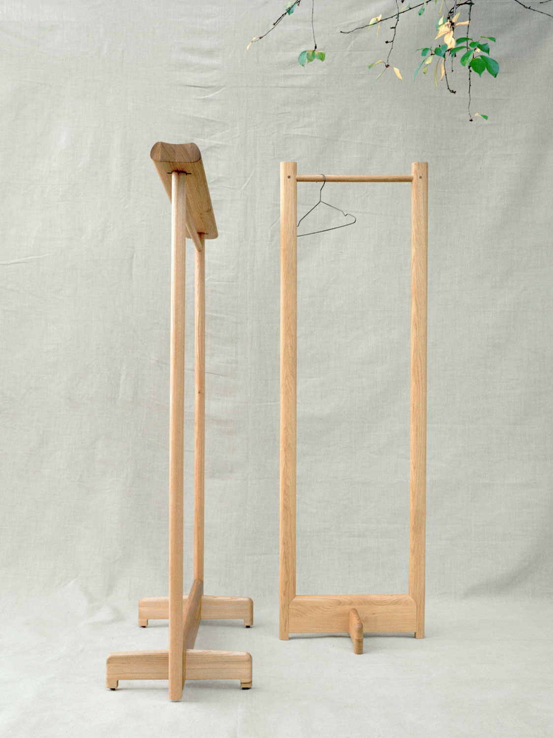 Massivholzgarderobe Etta in Kirschbaum, mit und ohne &laquo;Hutablage&raquo;, hergestellt in Winterthur