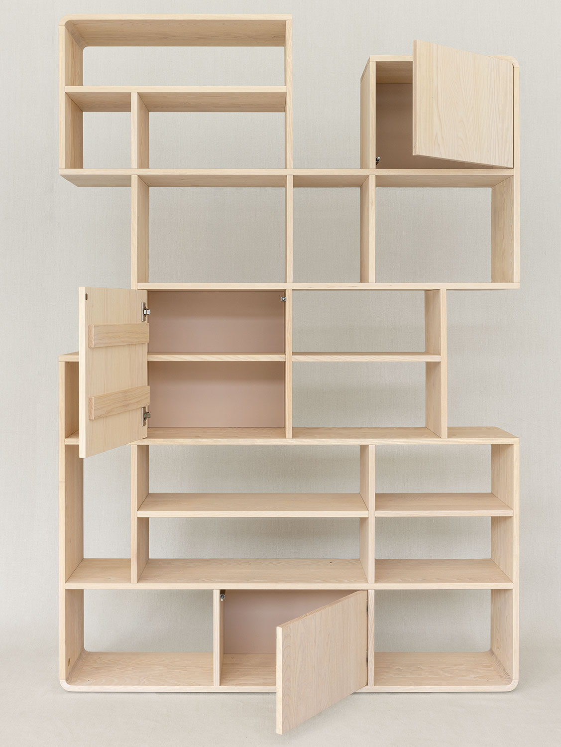 Massivholzregal "Explosion" in Esche in schmaler Ausf&uuml;hrung (143 cm breit) mit Massivholzt&uuml;rchen