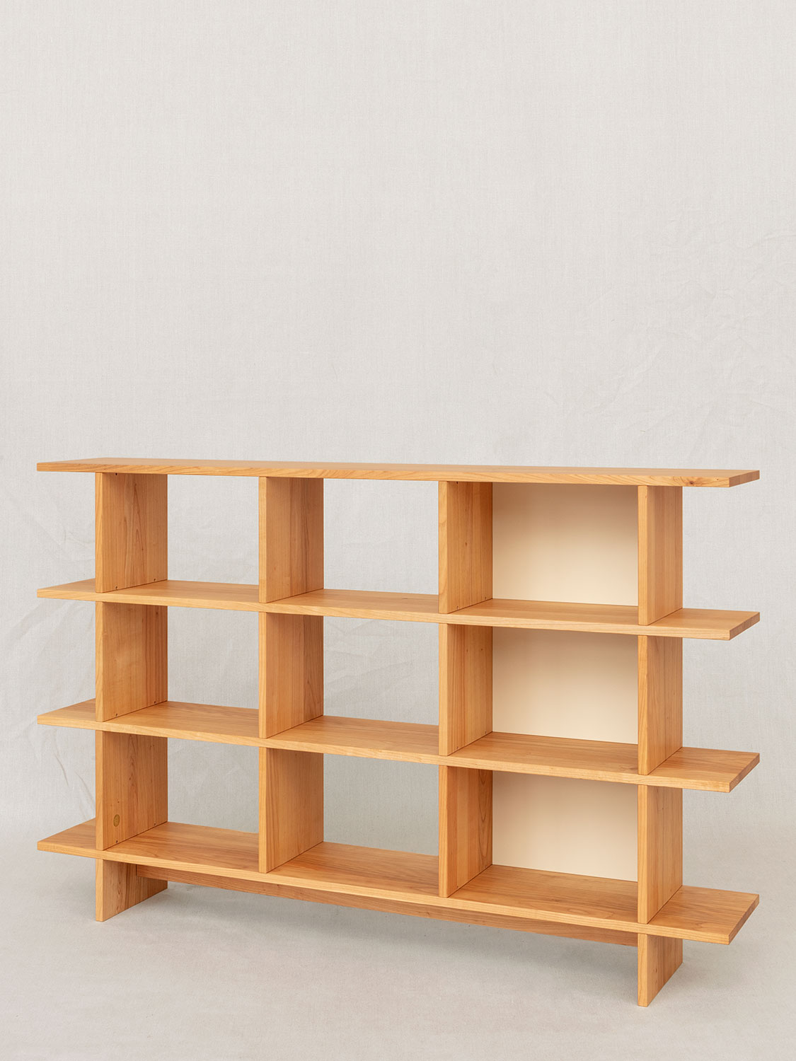 Offenes Massivholzhighboard aus Kirschbaum mit freien Enden (Japanischer Stil)