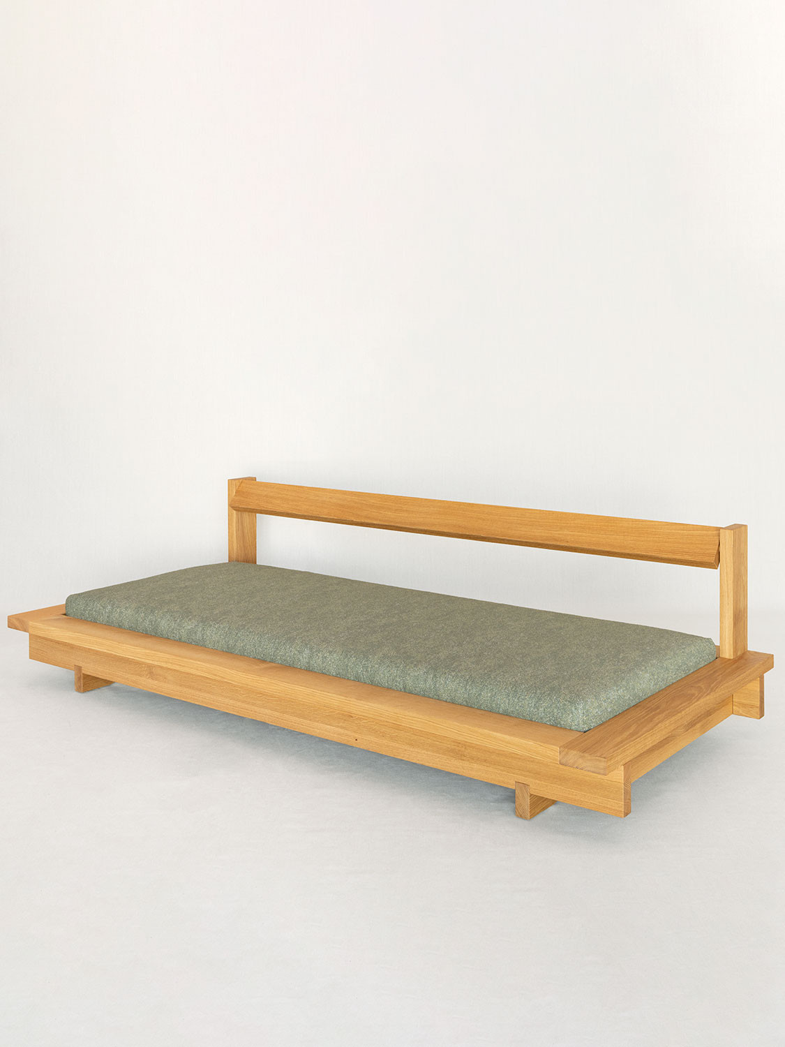 Massivholztagbett mit breitem Rahmen und japanischer Optik aus Eiche, 80 × 200 cm