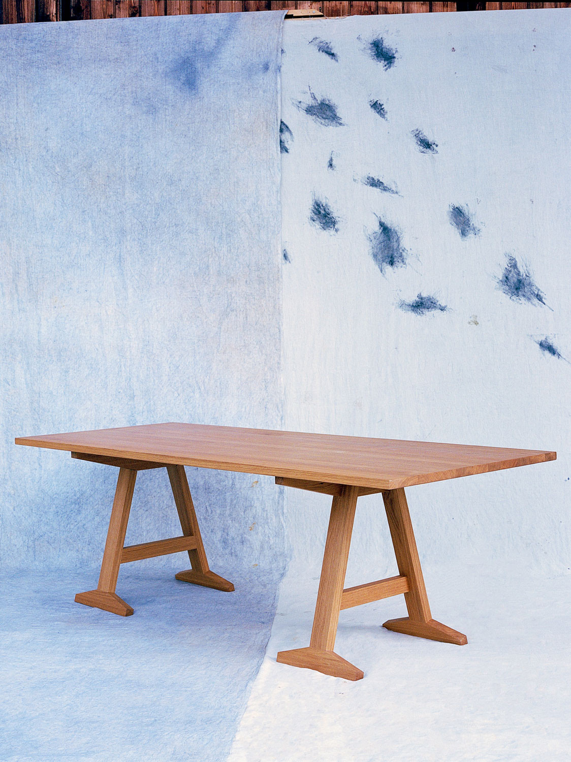 Esstisch Becco, Eiche massiv (Massivholz), 220 × 90 cm, hergestellt in Winterthur