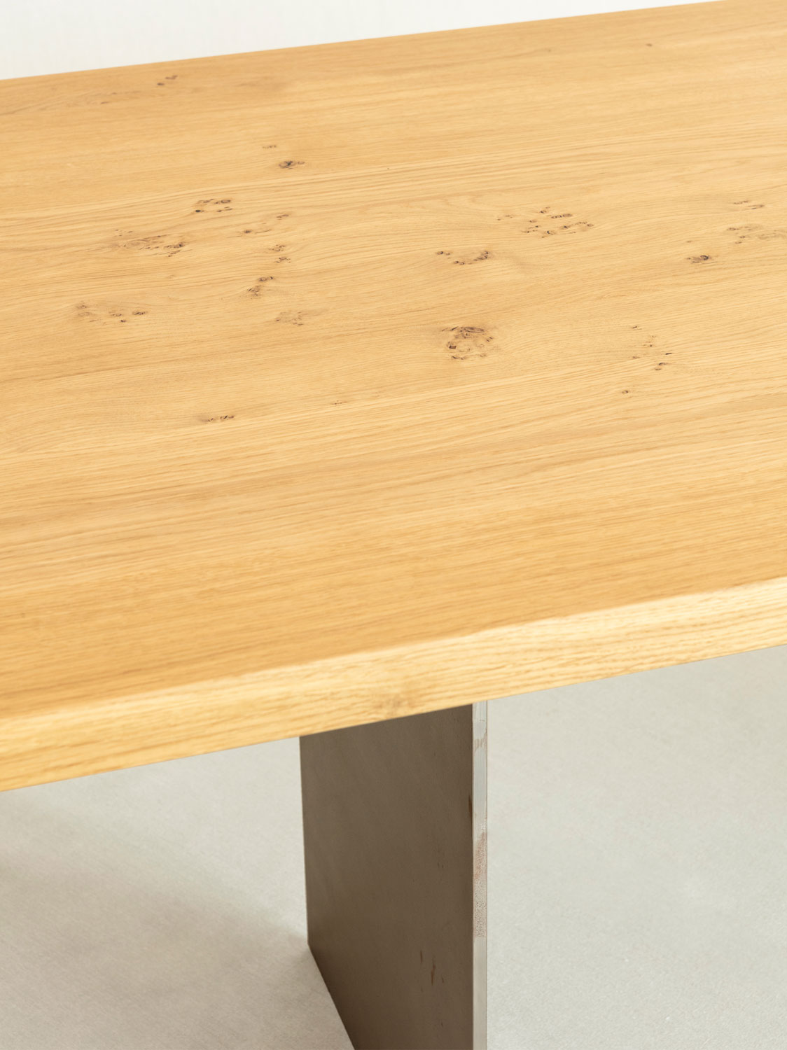 Esstische Ferro, Asteiche massiv (Massivholz), Wangen Stahl roh