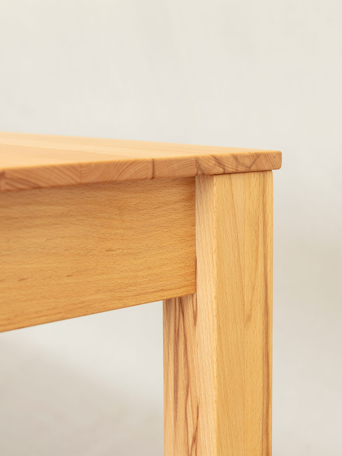 Ausziehbarer Esstisch Flava in Kernbuche massiv, 180 x 85 cm