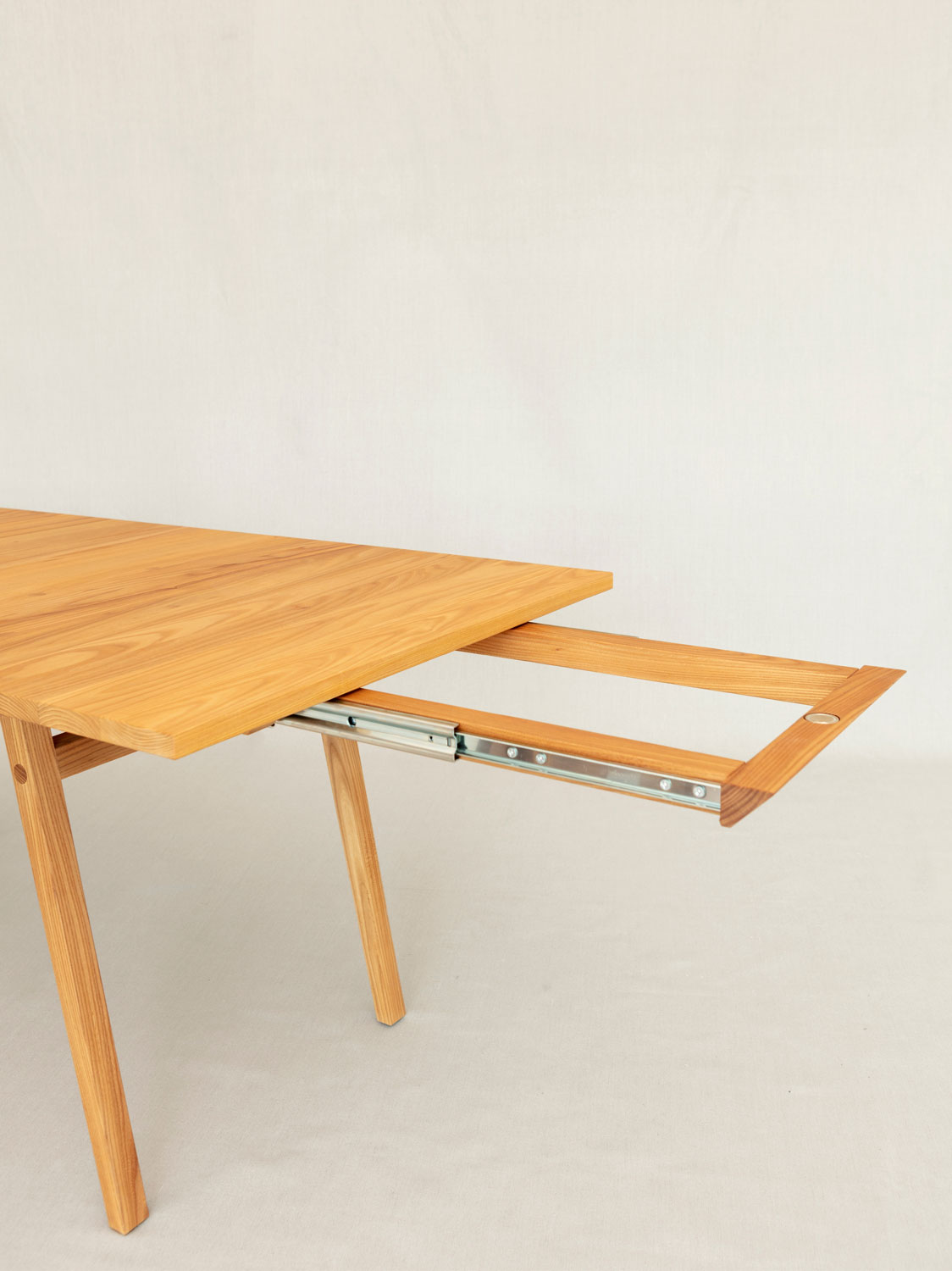 Esstisch Illex, Ulme massiv (Massivholz), mit Ansteckplatte