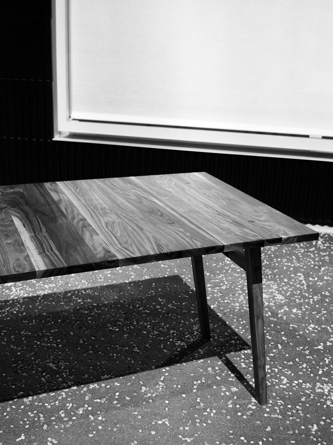 Esstisch Illex, Nussbaum massiv (Massivholz), Tischfussposition Aussen