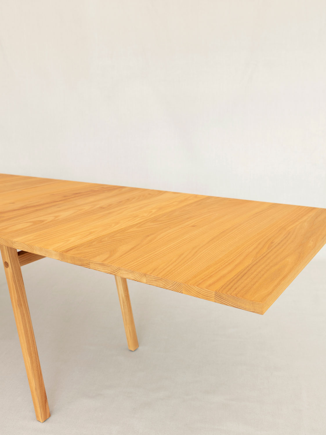 Esstisch Illex, Ulme massiv (Massivholz), mit Ansteckplatte