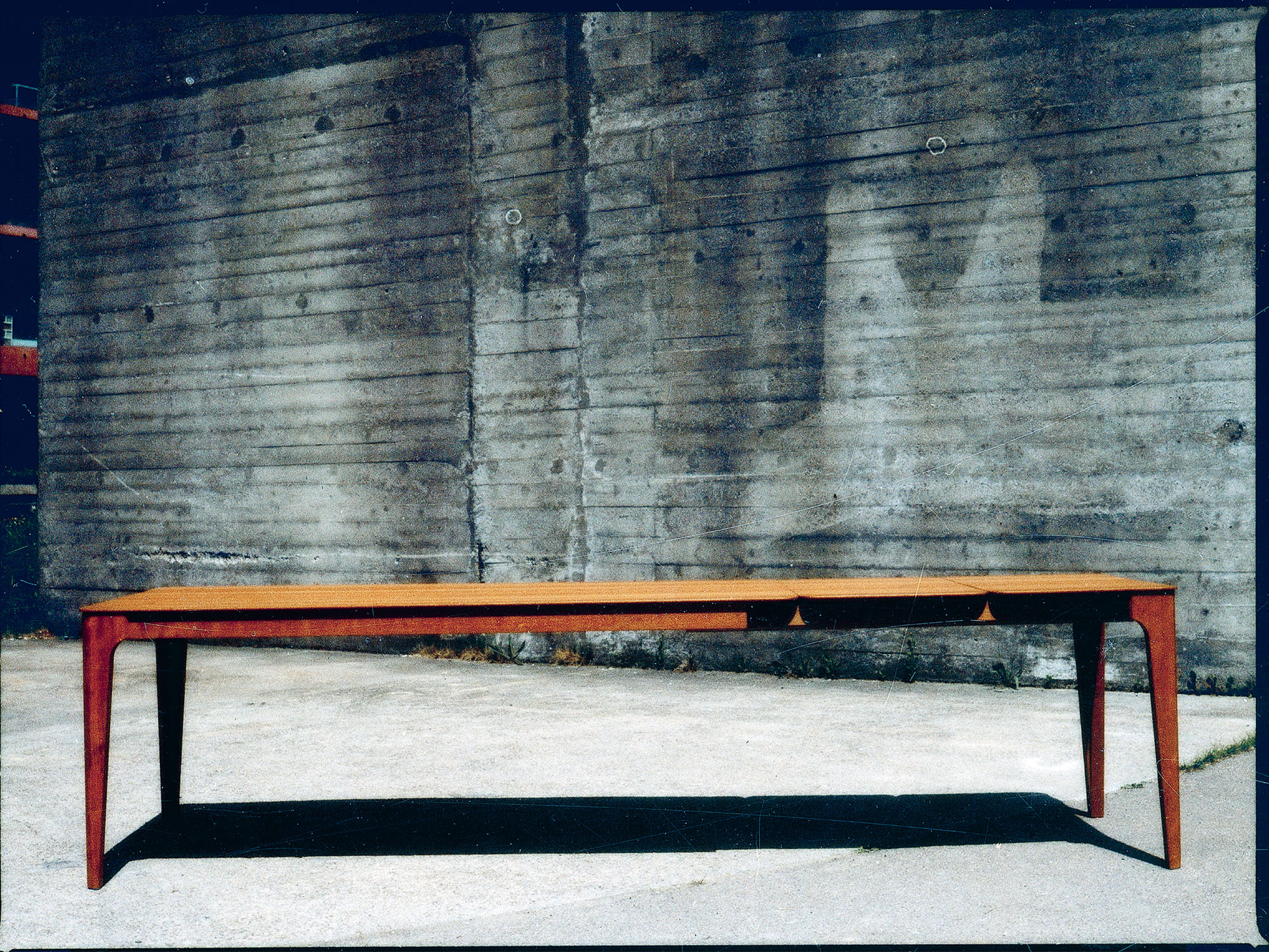 Ausziehbarer Tisch Jas, Black Cherry massiv (Massivholz), 200 / 250 / 300 × 90 cm