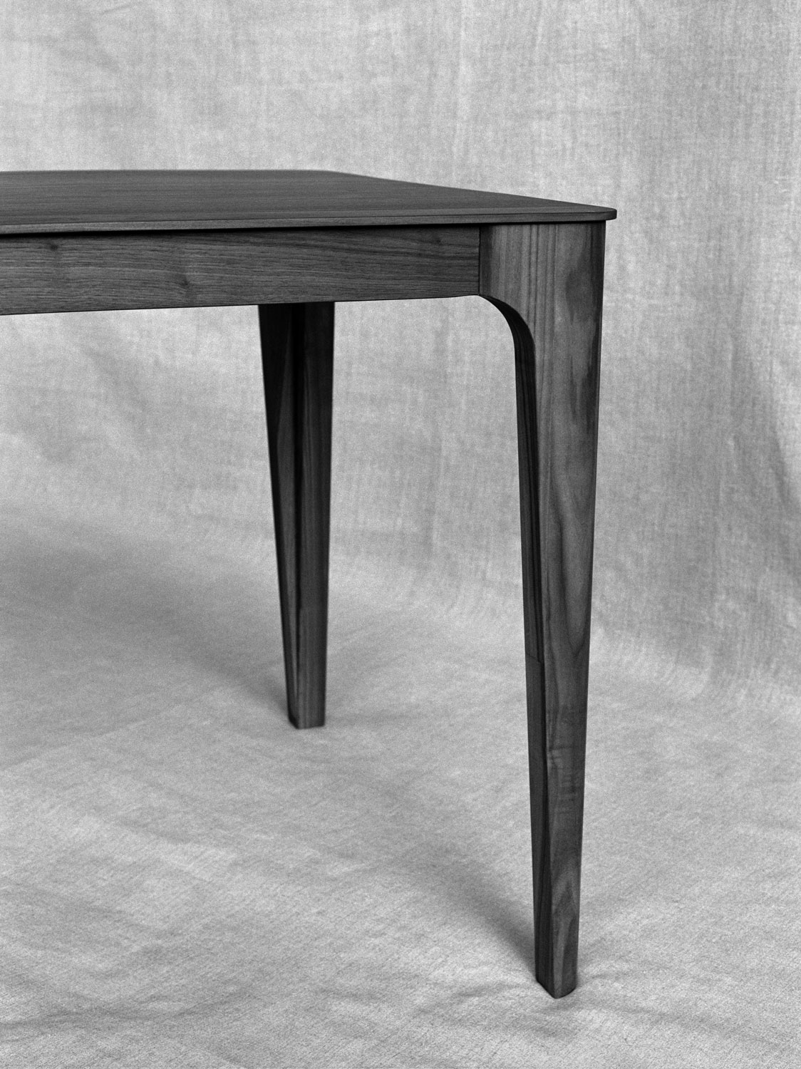 Esstisch Jas, Nussbaum massiv (Massivholz)