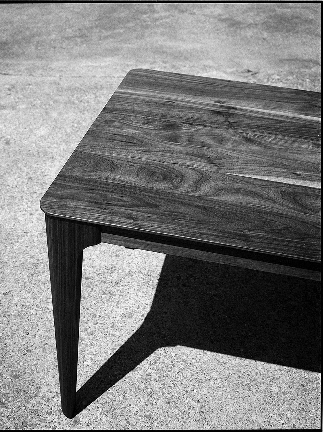 Esstisch Jas, Nussbaum massiv (Massivholz)