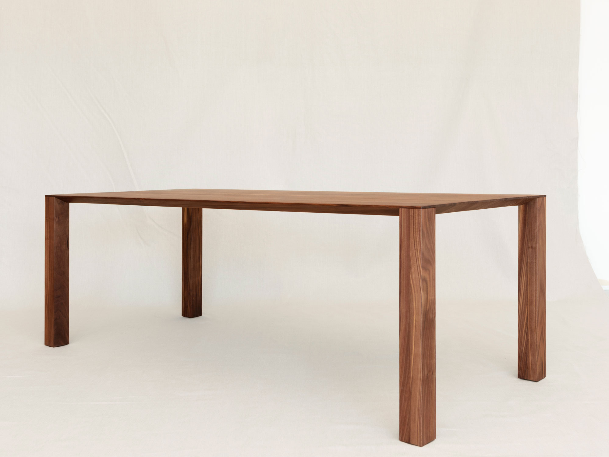 Esstisch Lura, Nussbaum massiv (Massivholz), 220 × 90 cm