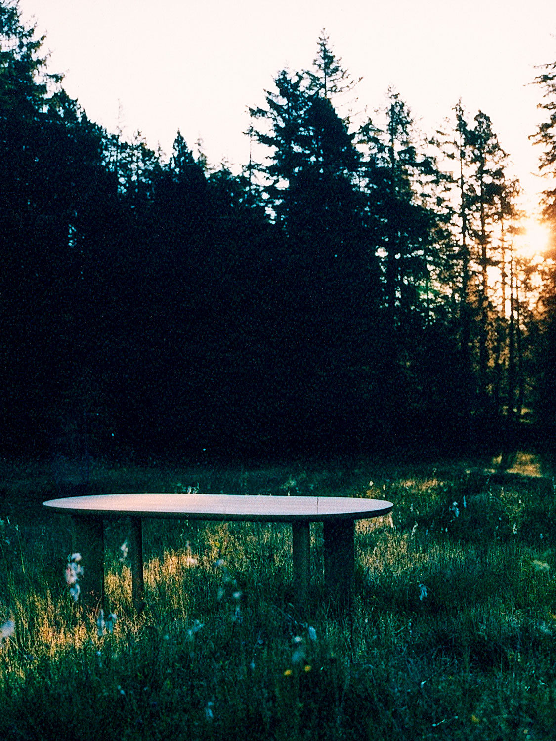 Esstisch Melon, Kirschbaum massiv (Massivholz), 200 × 90 cm, hergestellt in Winterthur