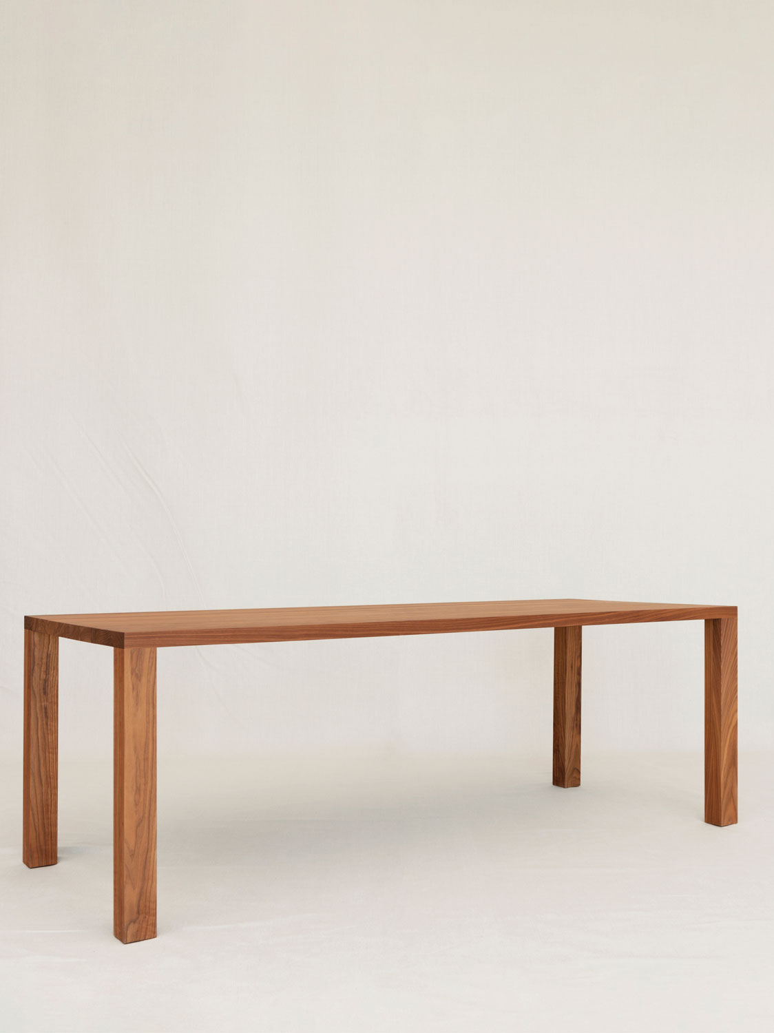 Esstisch Redu in Nussbaum massiv, 210 x 90