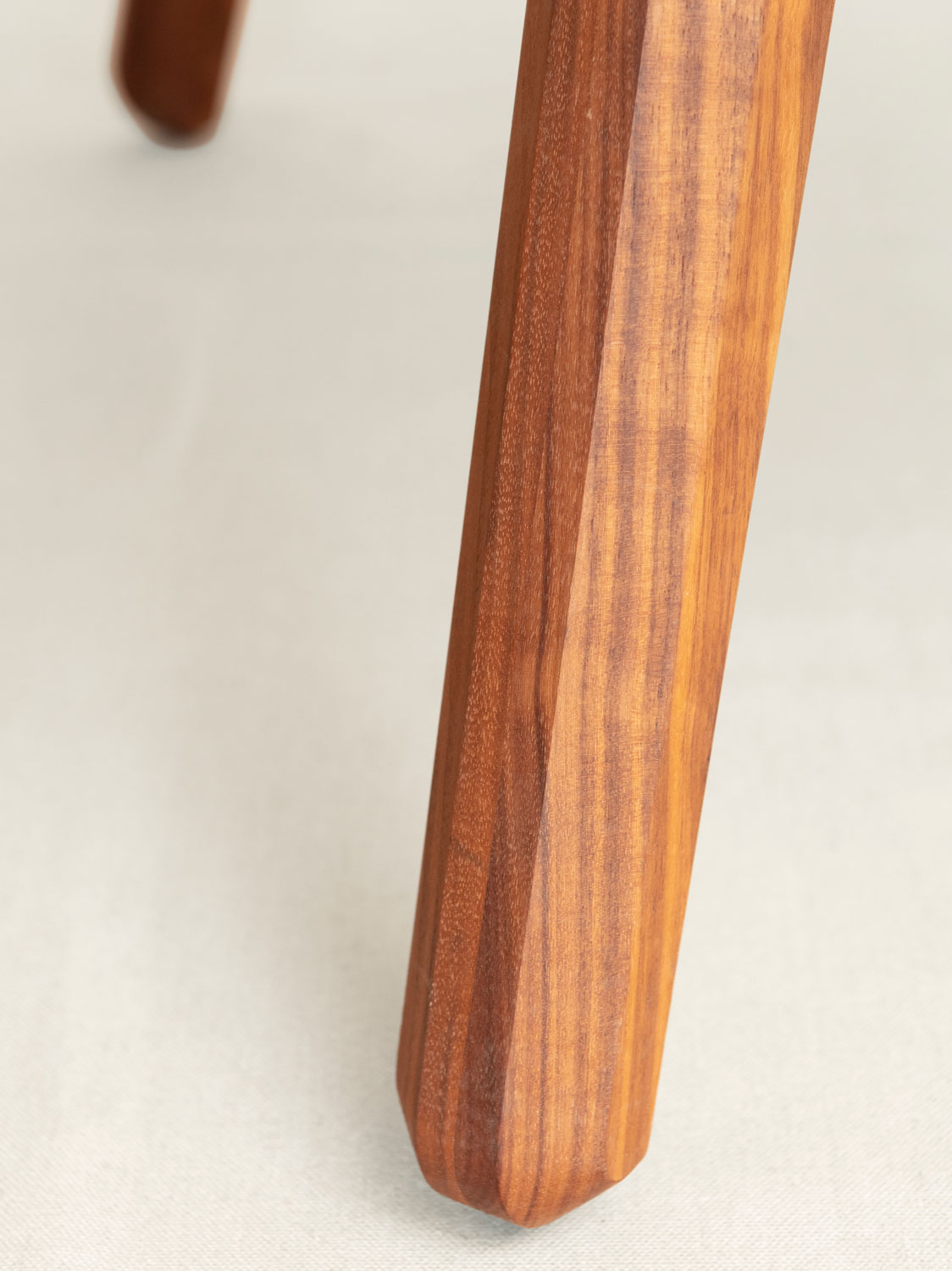 Esstische Vesta, Nussbaum massiv